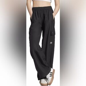 Adidas Originals Women's Essentials
Woven Cargo Pants